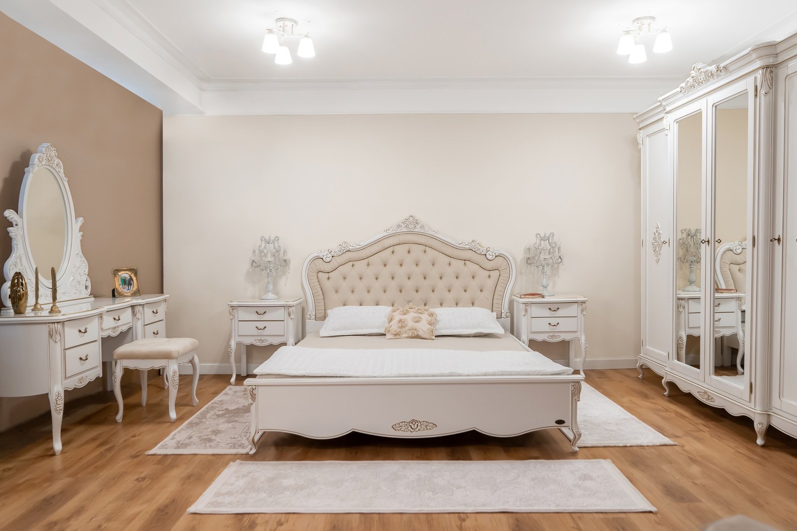 Dormitor ISA lemn masiv sculptat cu intarsie ALB / Crem