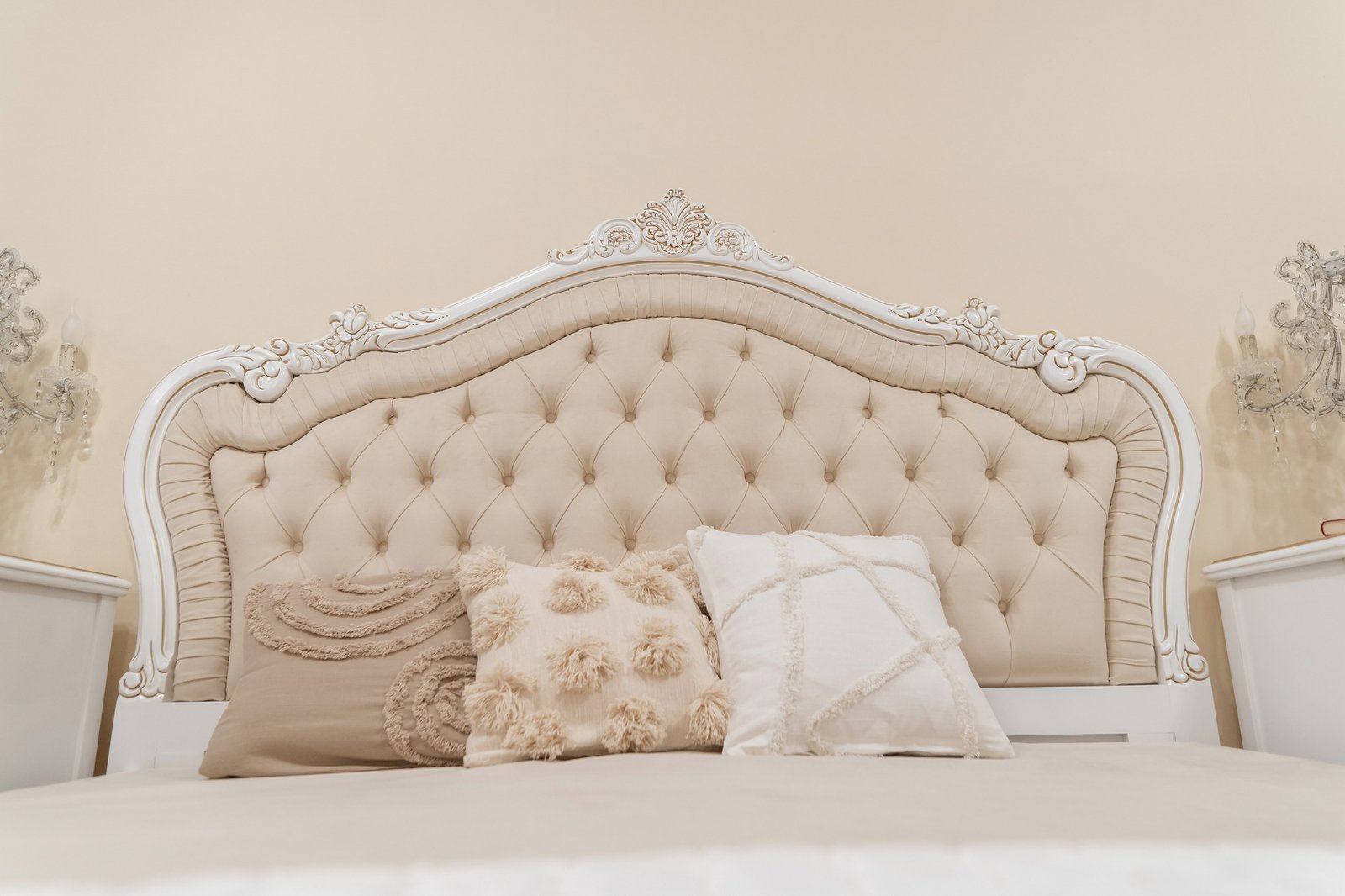 Dormitor ISA lemn masiv sculptat cu intarsie ALB / Crem