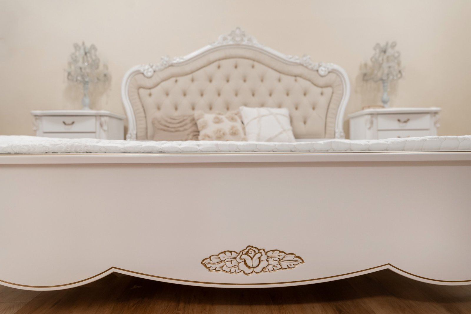 Dormitor ISA lemn masiv sculptat cu intarsie ALB / Crem