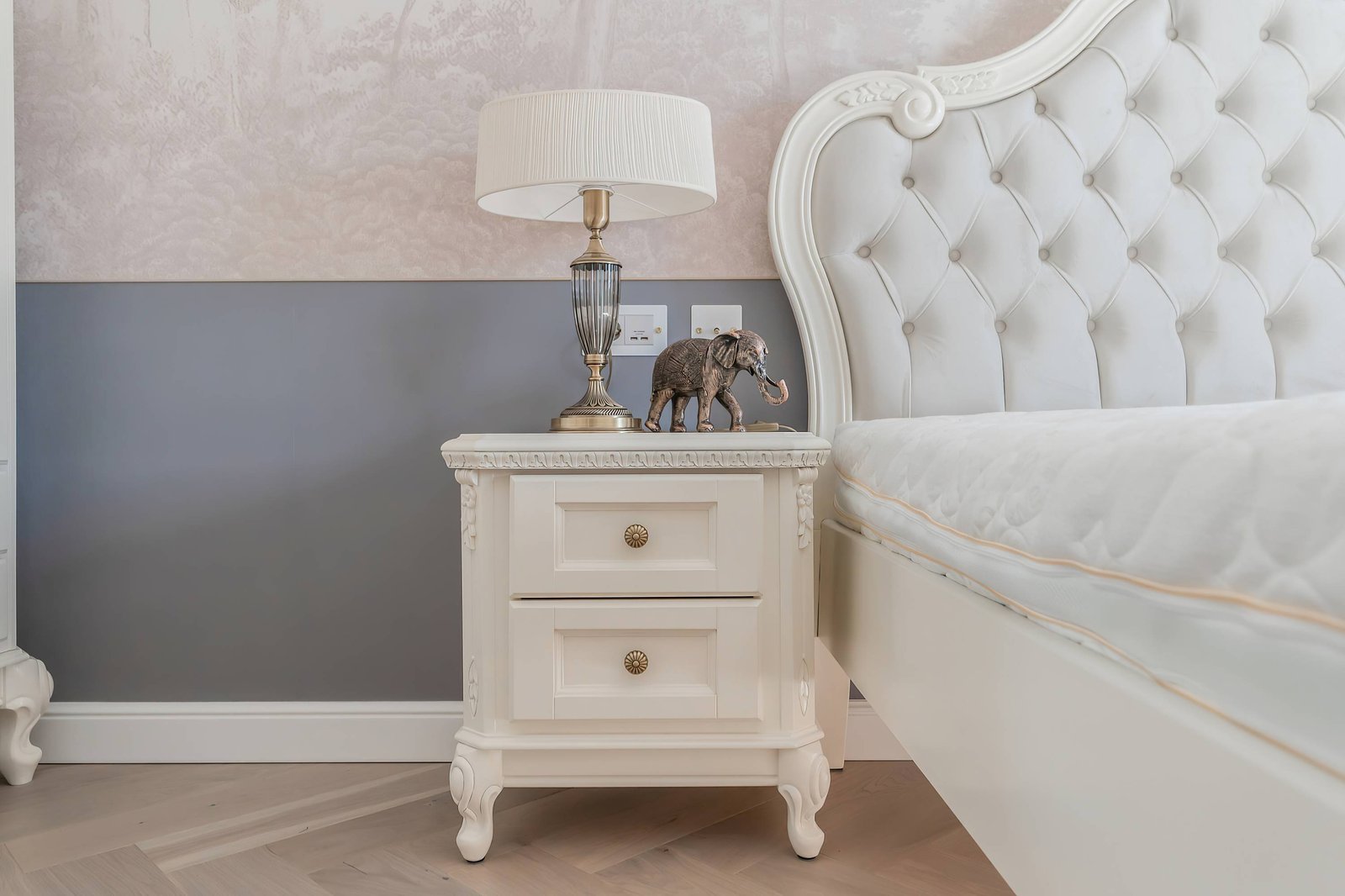 Dormitor lemn masiv sculptat cu intarsie Valera 2 Cires Nuc, 12 image