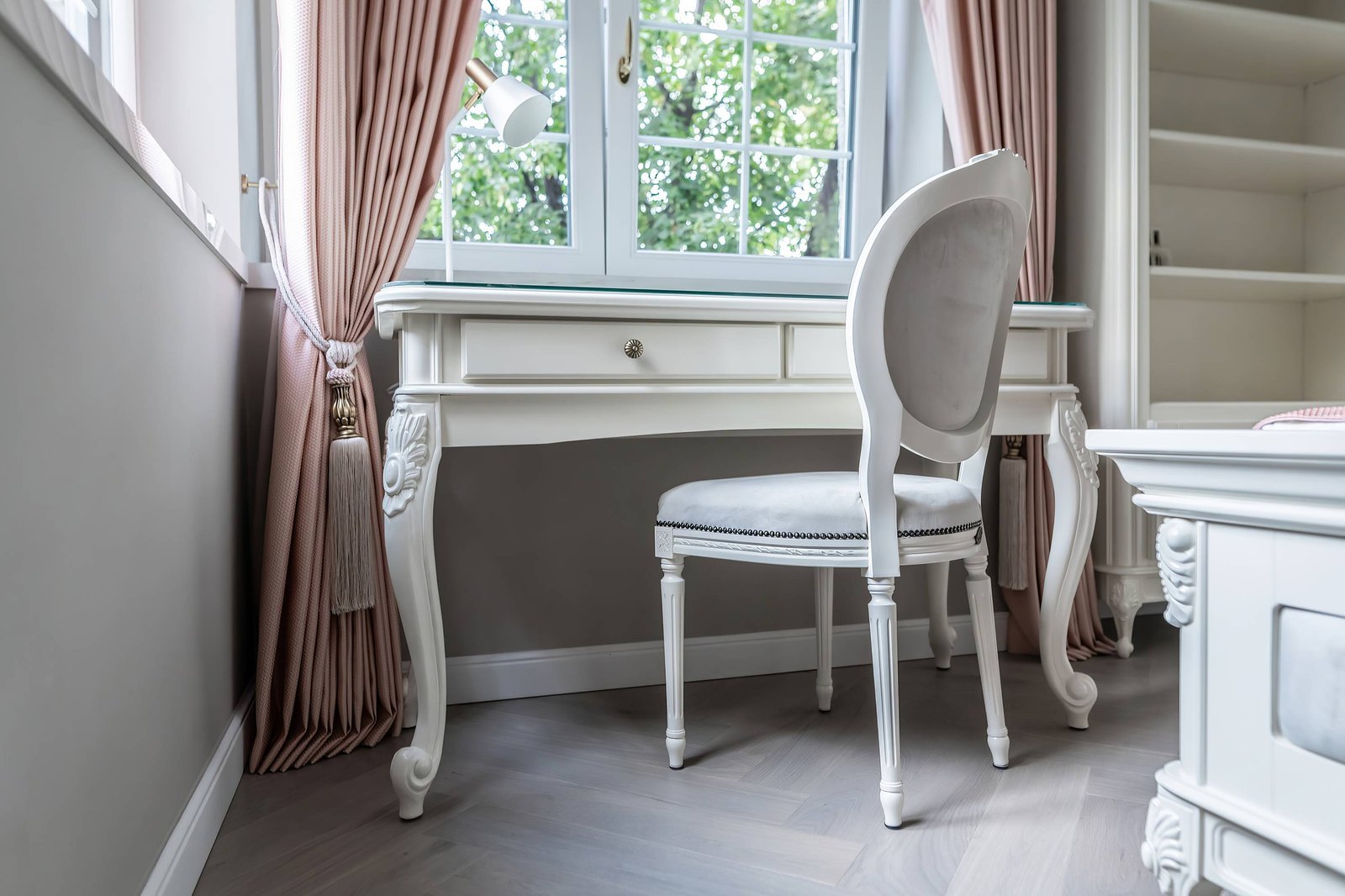 Dormitor lemn masiv sculptat cu intarsie Valera 2 Cires Nuc, 9 image