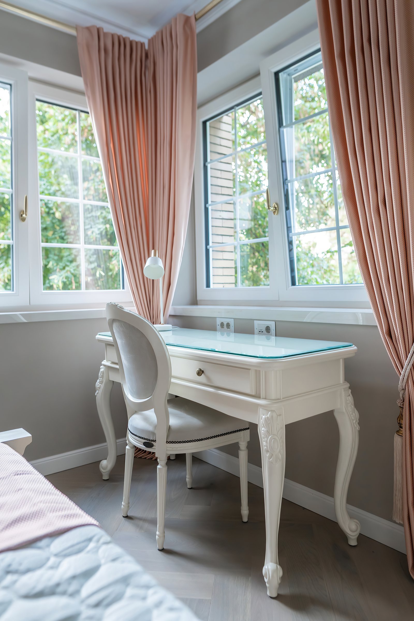 Dormitor lemn masiv sculptat cu intarsie Valera 2 Cires Nuc, 15 image