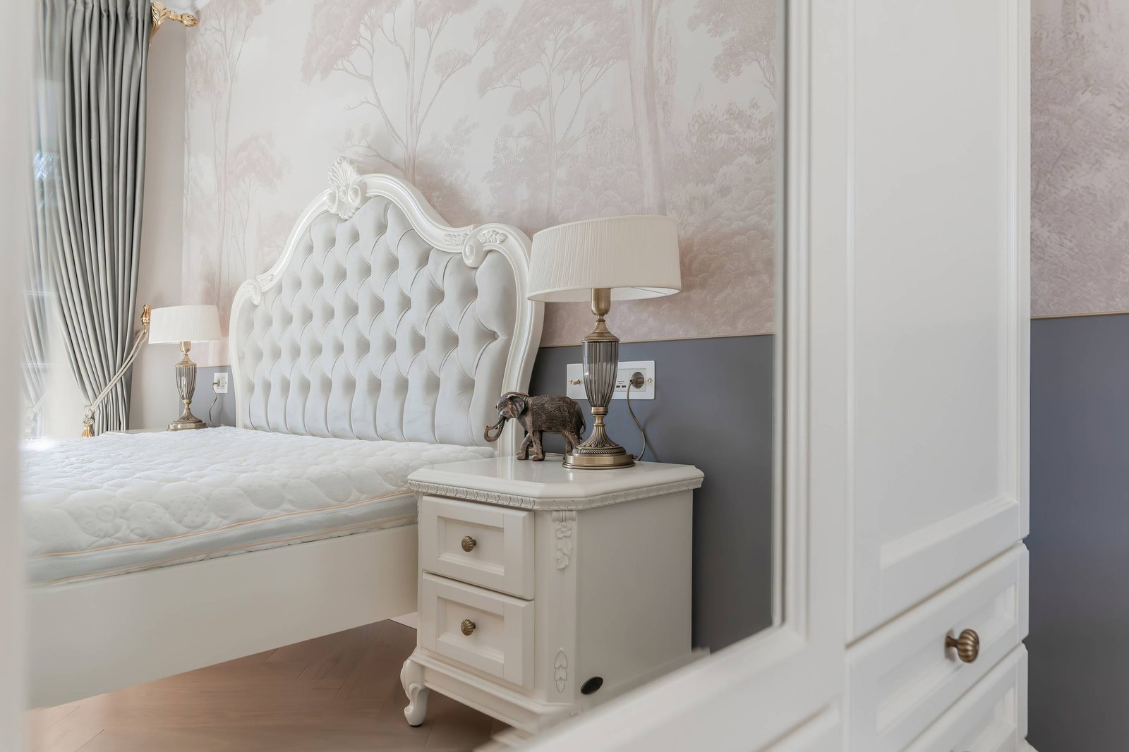 Dormitor lemn masiv sculptat cu intarsie Valera 2 Cires Nuc, 14 image